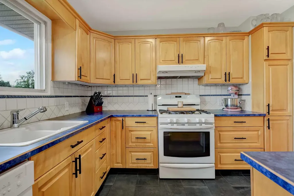 10015 89 Avenue Grande Prairie AB T8V 0E2