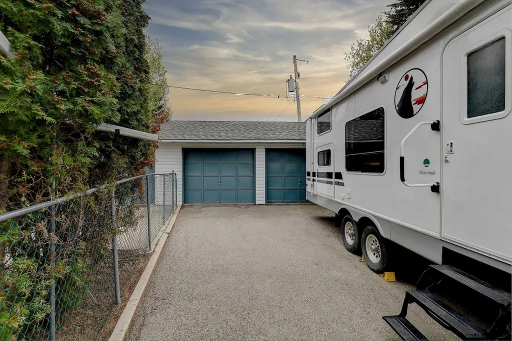 10015 89 Avenue Grande Prairie AB T8V 0E2