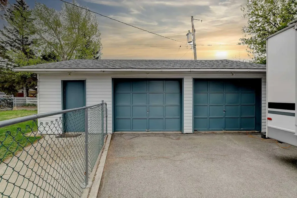 10015 89 Avenue Grande Prairie AB T8V 0E2