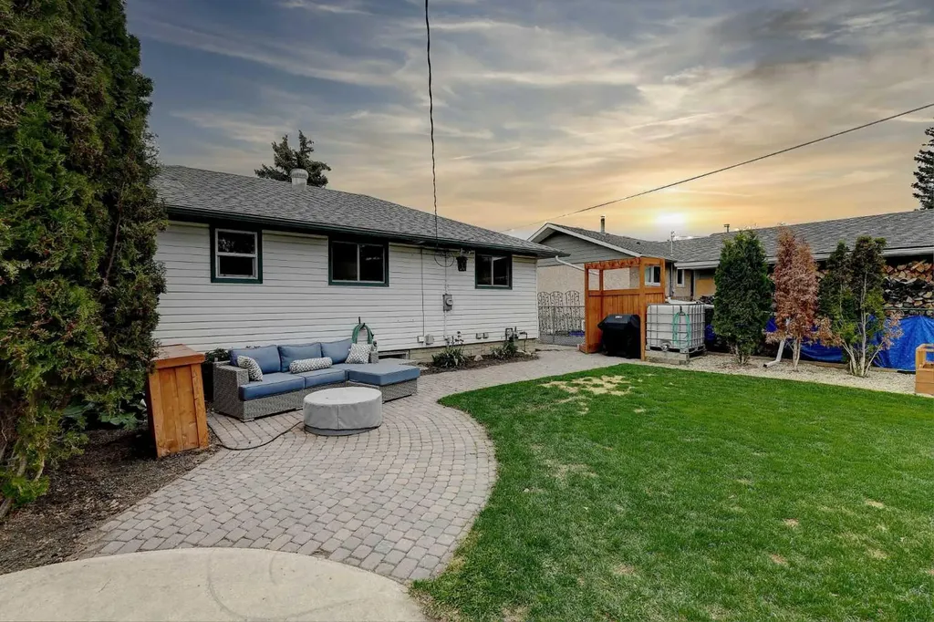 10015 89 Avenue Grande Prairie AB T8V 0E2