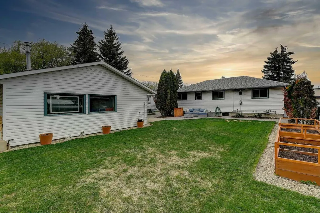10015 89 Avenue Grande Prairie AB T8V 0E2