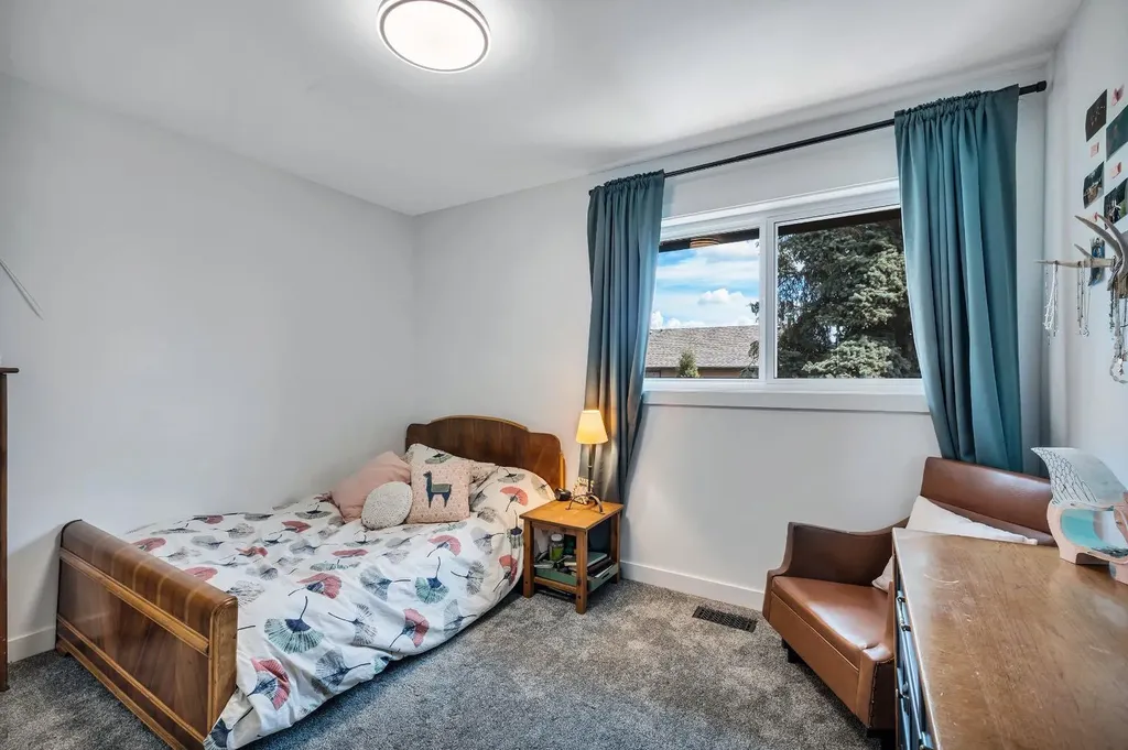 2021 112a Street Edmonton AB T6J 4V5