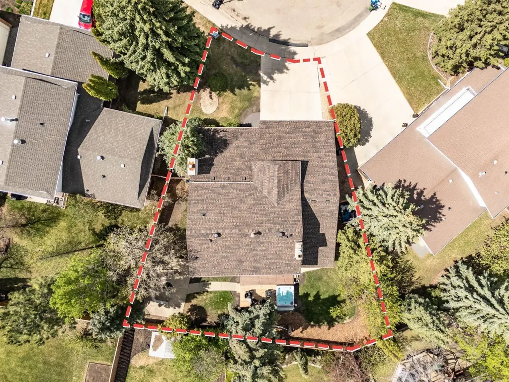 2021 112a Street Edmonton AB T6J 4V5