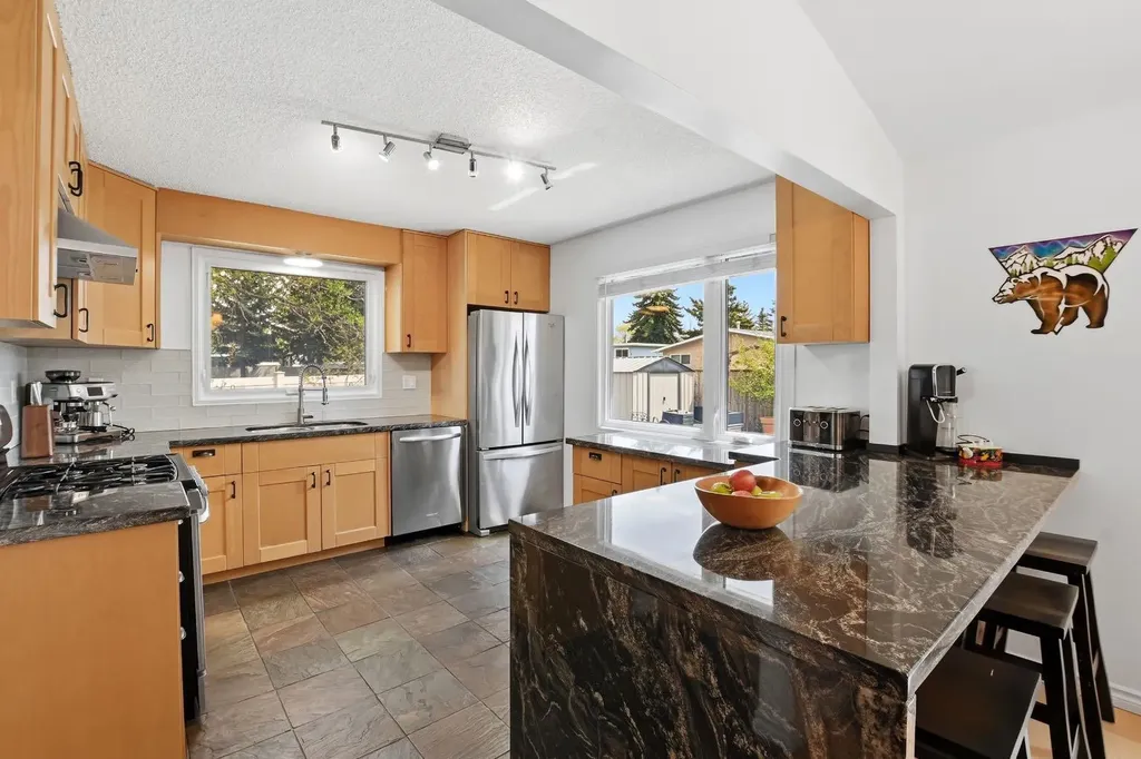 60 Anquetel Close Red Deer AB T4R 1G7