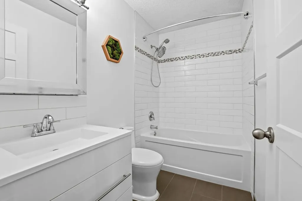 60 Anquetel Close Red Deer AB T4R 1G7