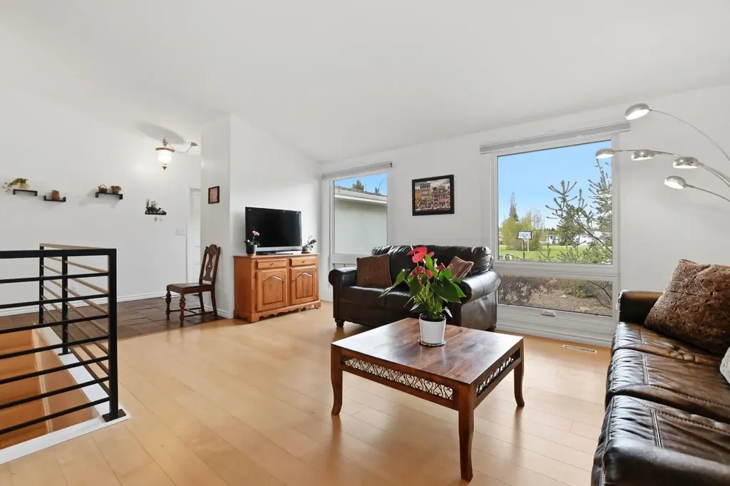 60 Anquetel Close Red Deer AB T4R 1G7