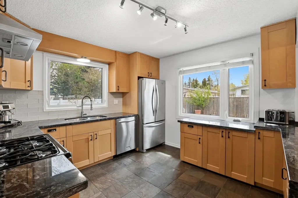 60 Anquetel Close Red Deer AB T4R 1G7