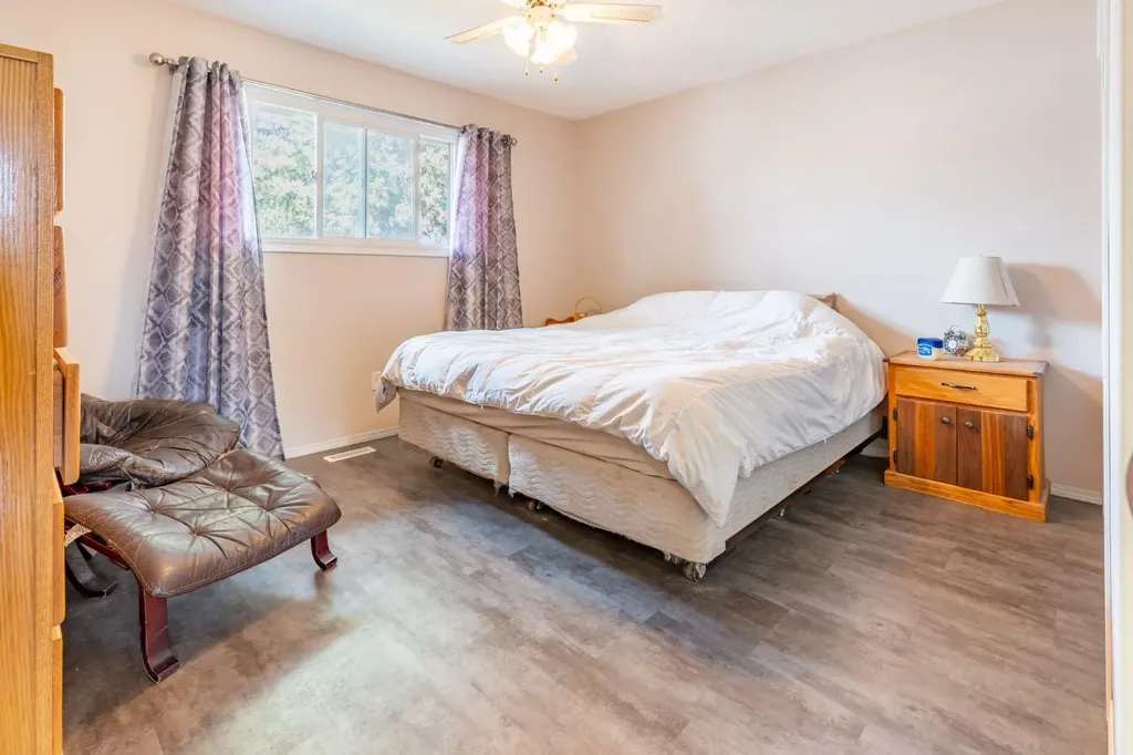 932 22 Street NE Medicine Hat AB T1C 1L7