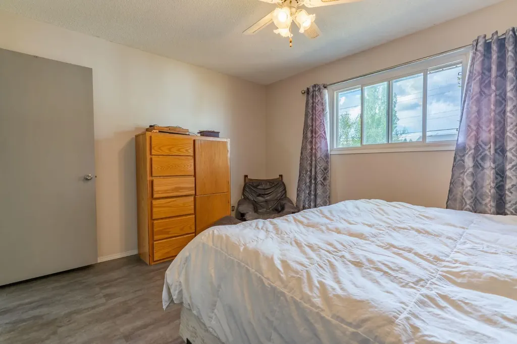932 22 Street NE Medicine Hat AB T1C 1L7