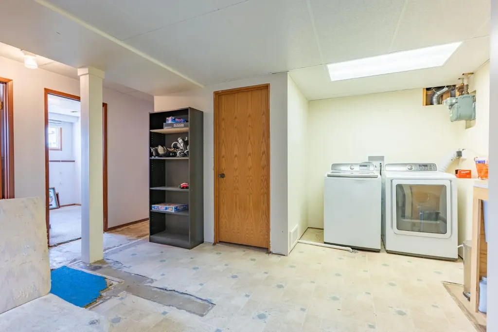 932 22 Street NE Medicine Hat AB T1C 1L7