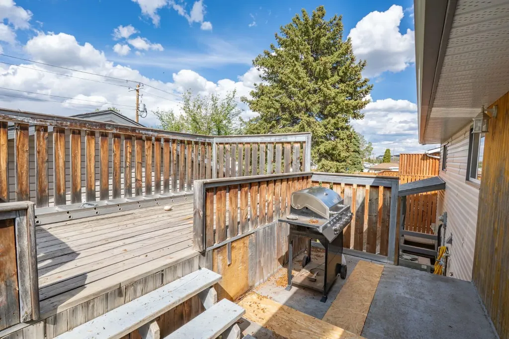 932 22 Street NE Medicine Hat AB T1C 1L7