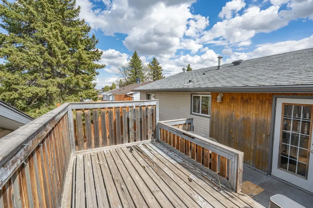 932 22 Street NE Medicine Hat AB T1C 1L7
