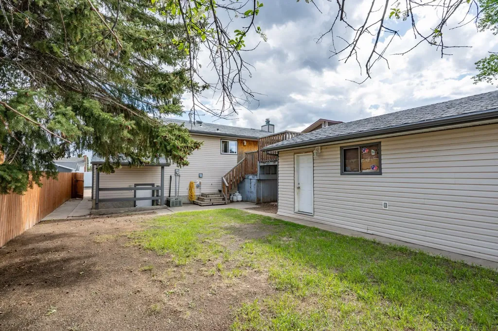 932 22 Street NE Medicine Hat AB T1C 1L7