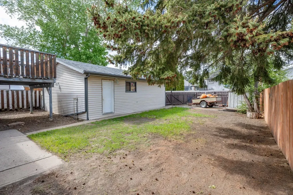 932 22 Street NE Medicine Hat AB T1C 1L7