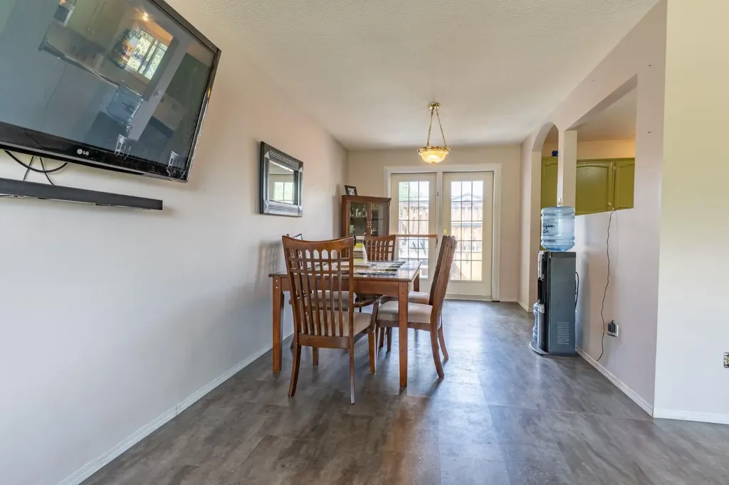 932 22 Street NE Medicine Hat AB T1C 1L7