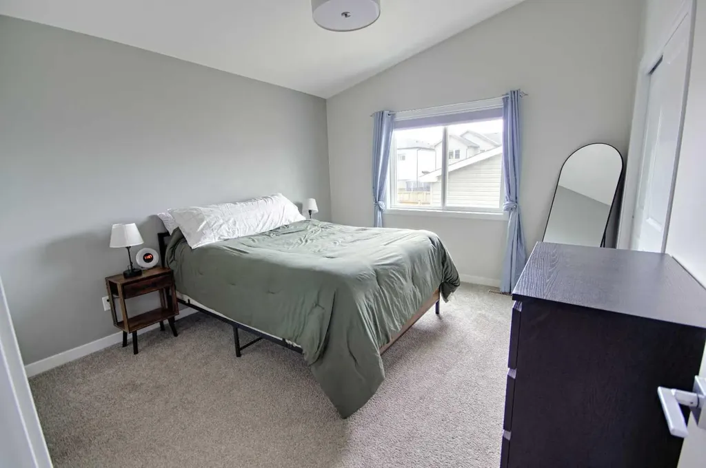 643 Moonlight Lane W Lethbridge AB T1J 5M1