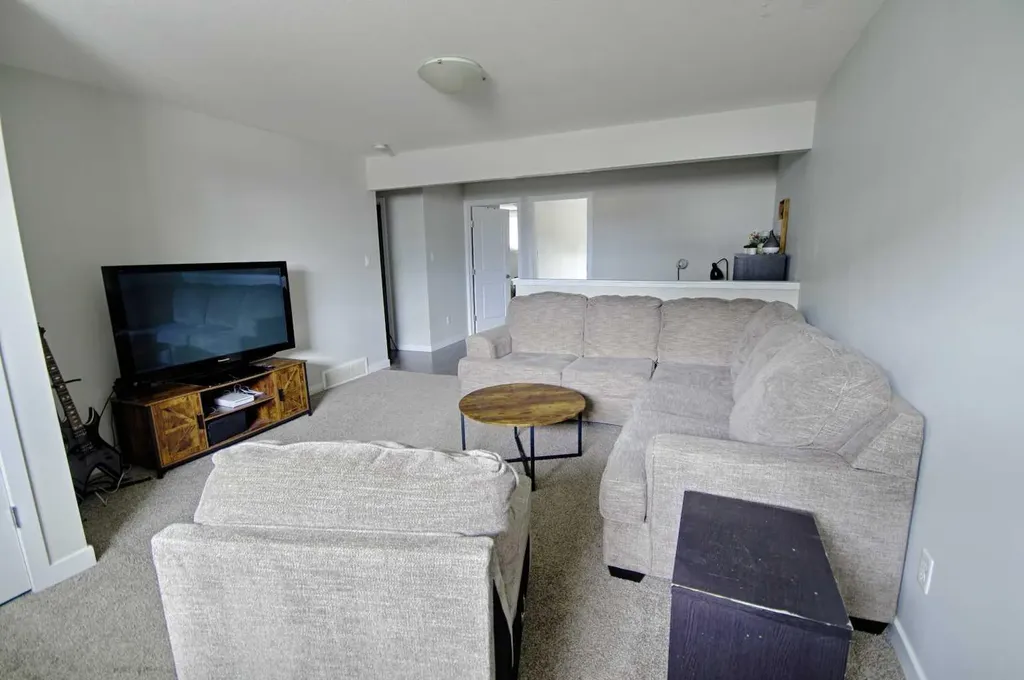 643 Moonlight Lane W Lethbridge AB T1J 5M1
