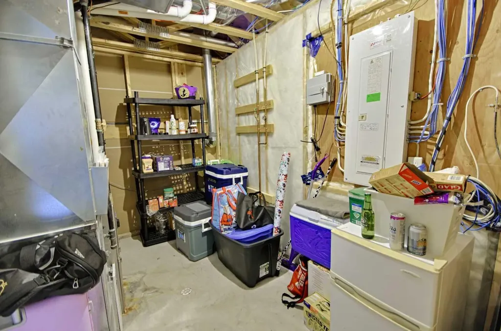 643 Moonlight Lane W Lethbridge AB T1J 5M1