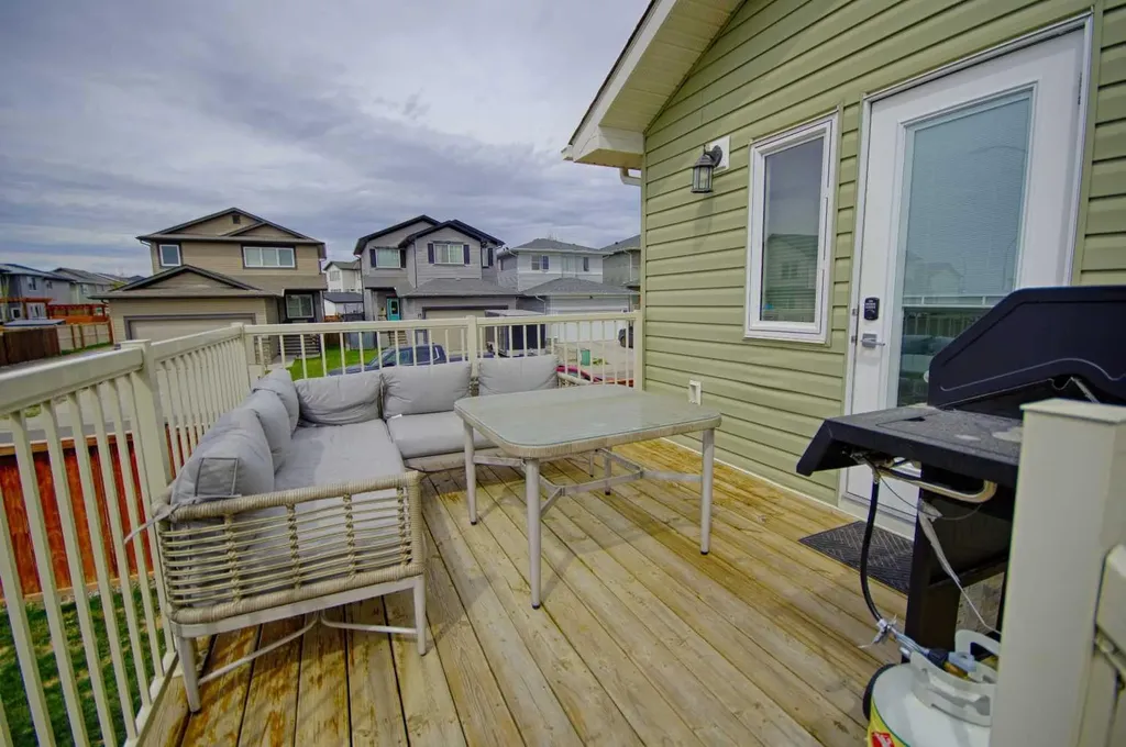 643 Moonlight Lane W Lethbridge AB T1J 5M1