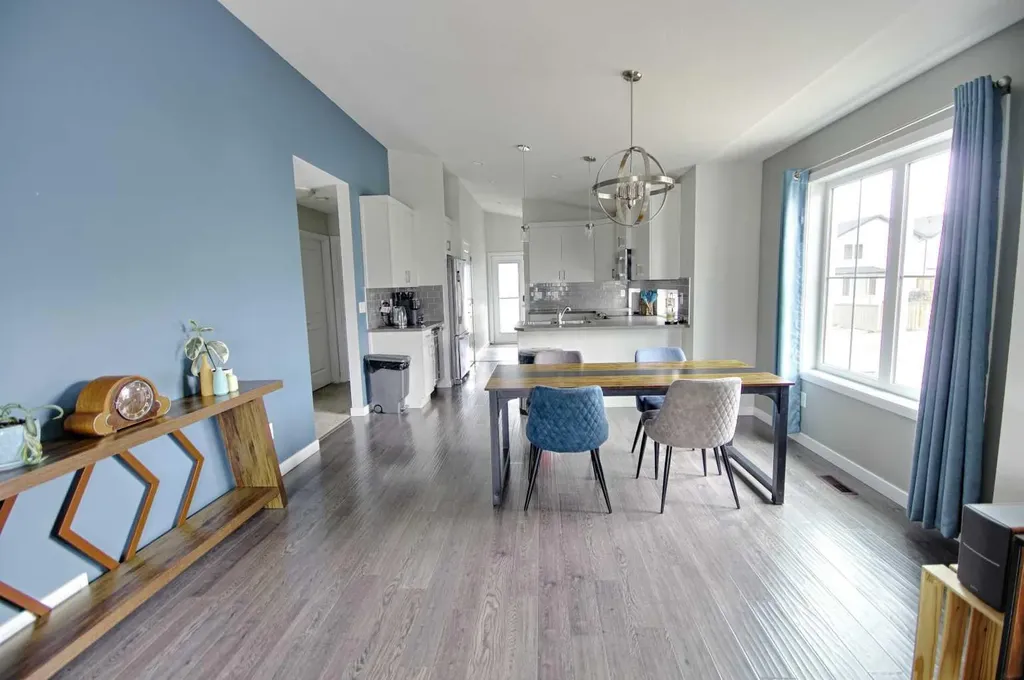 643 Moonlight Lane W Lethbridge AB T1J 5M1