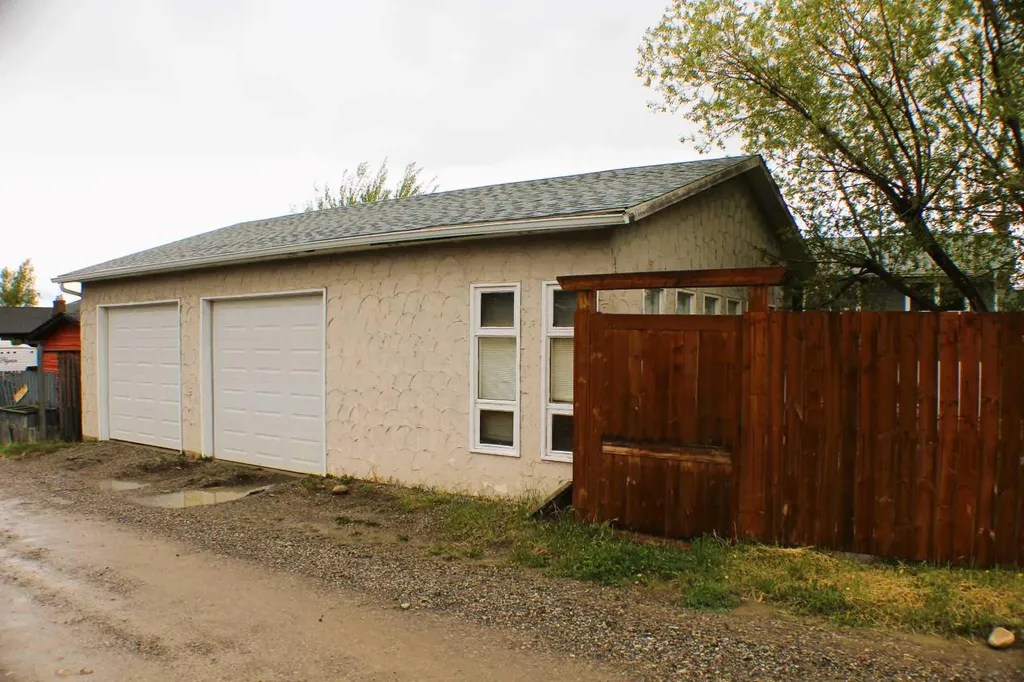 31 Schofield Place Pincher Creek AB T0K1W0