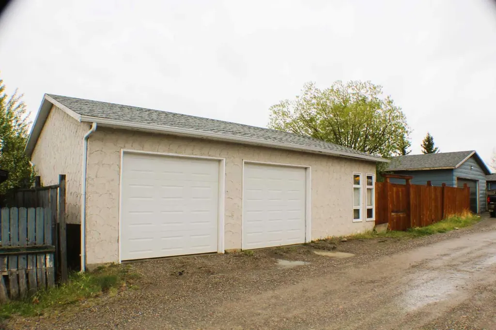 31 Schofield Place Pincher Creek AB T0K1W0