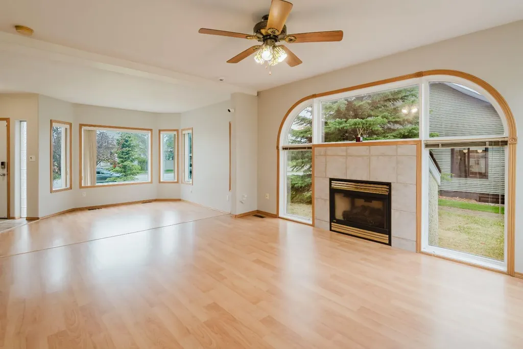 9316 Wedgewood Drive S Wedgewood AB T8W2G5