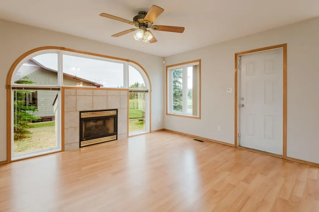 9316 Wedgewood Drive S Wedgewood AB T8W2G5