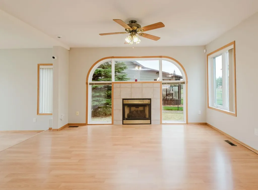 9316 Wedgewood Drive S Wedgewood AB T8W2G5