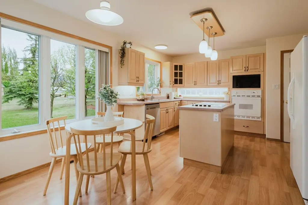 9316 Wedgewood Drive S Wedgewood AB T8W2G5