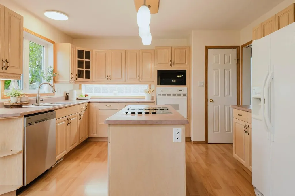 9316 Wedgewood Drive S Wedgewood AB T8W2G5
