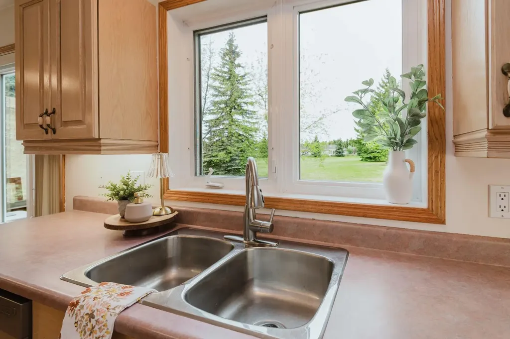 9316 Wedgewood Drive S Wedgewood AB T8W2G5