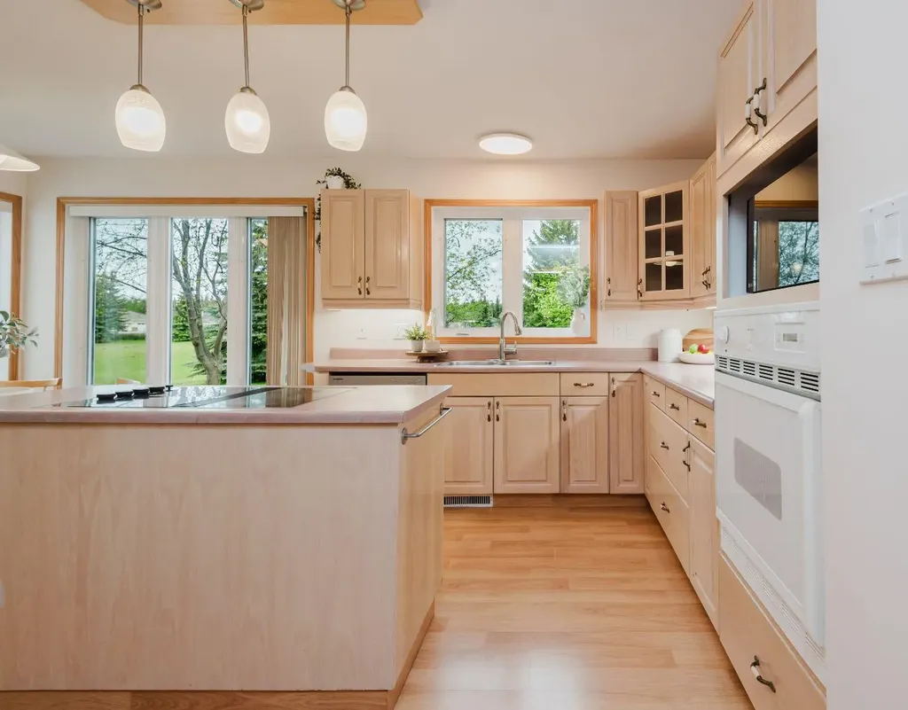9316 Wedgewood Drive S Wedgewood AB T8W2G5