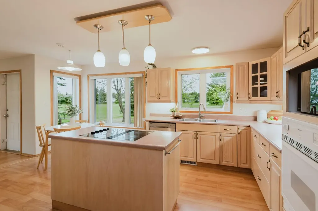 9316 Wedgewood Drive S Wedgewood AB T8W2G5