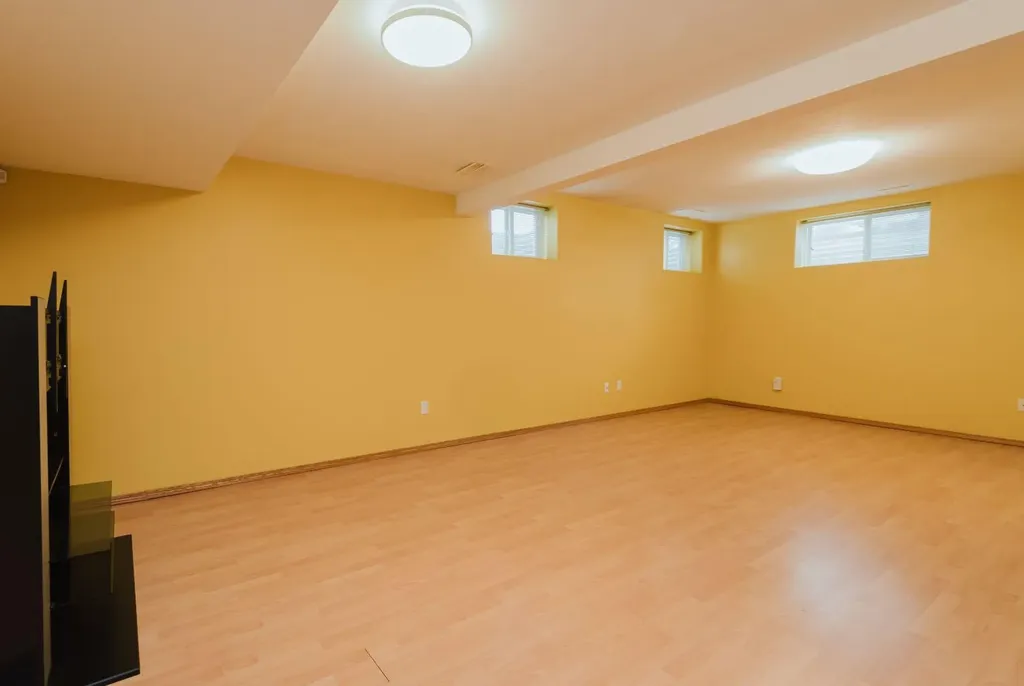 9316 Wedgewood Drive S Wedgewood AB T8W2G5