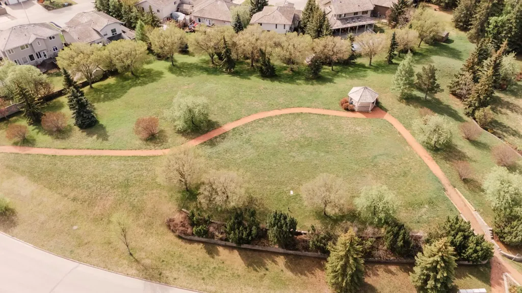 9316 Wedgewood Drive S Wedgewood AB T8W2G5
