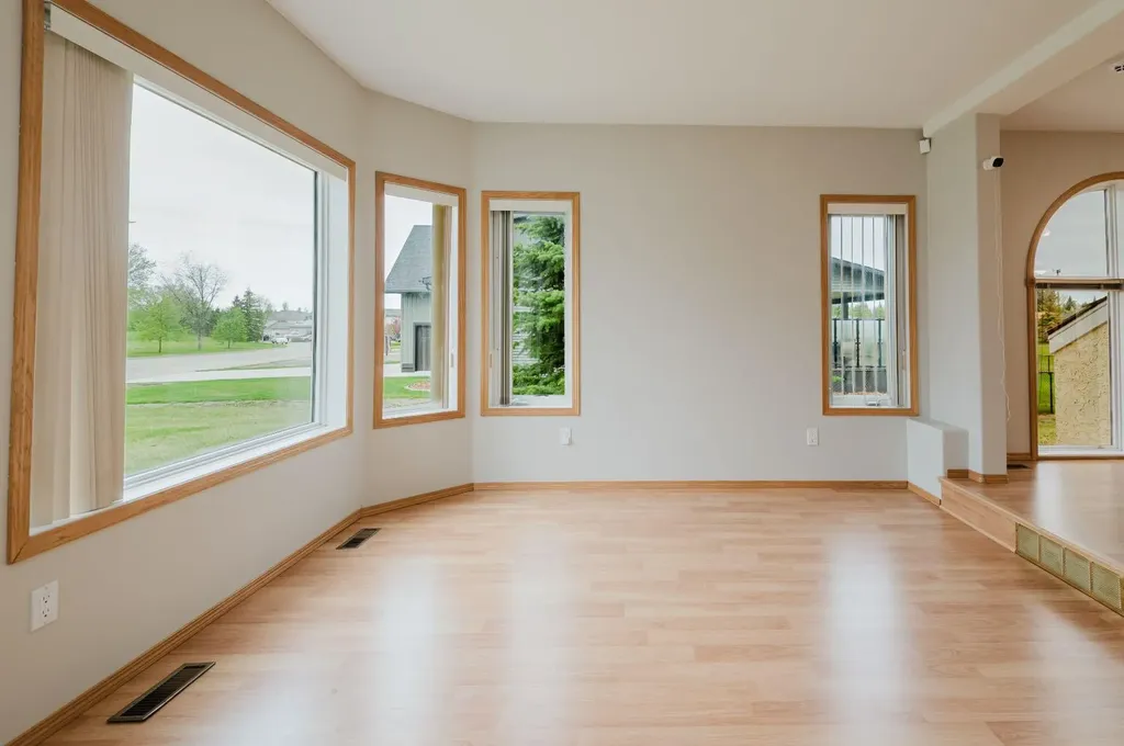 9316 Wedgewood Drive S Wedgewood AB T8W2G5