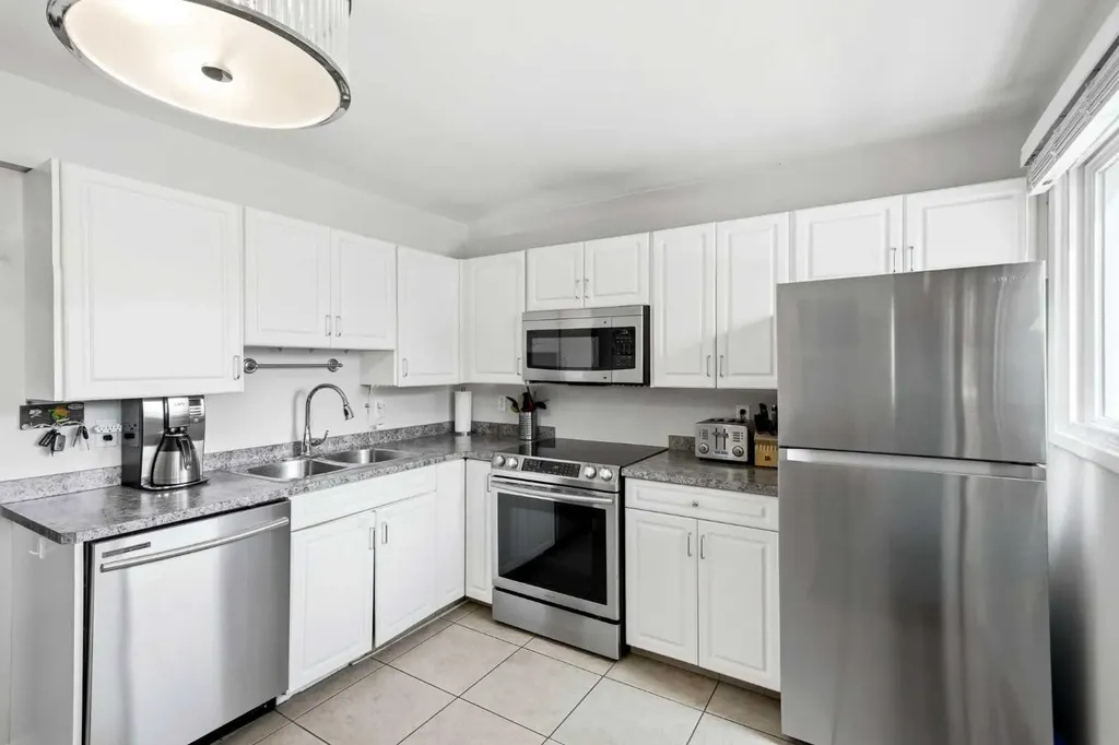 583 Killarney Glen Court SW Calgary AB T3E 7H4