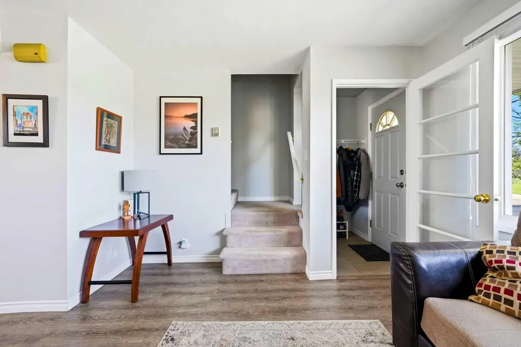 583 Killarney Glen Court SW Calgary AB T3E 7H4