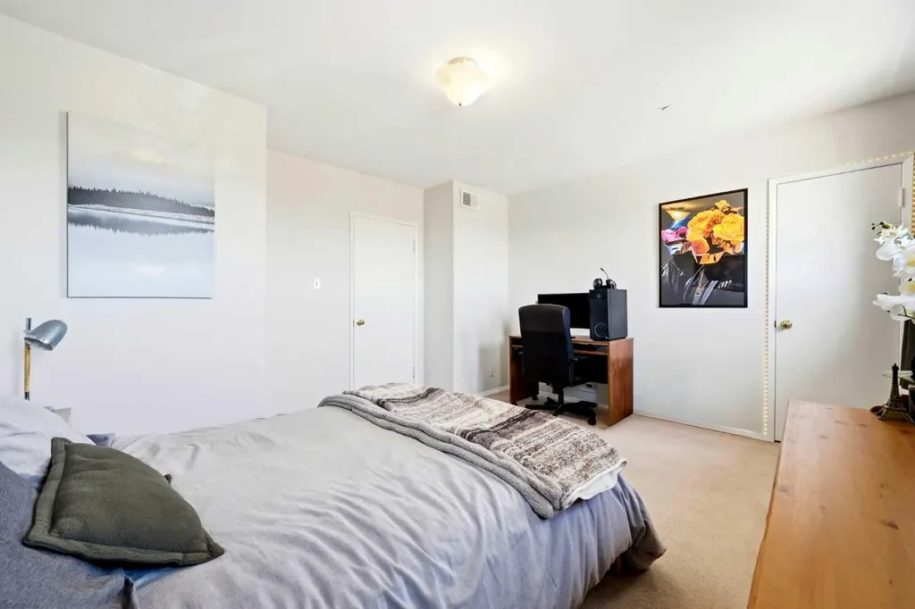 583 Killarney Glen Court SW Calgary AB T3E 7H4