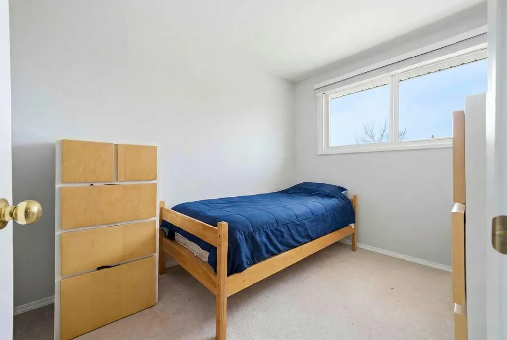 583 Killarney Glen Court SW Calgary AB T3E 7H4