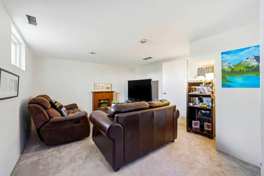583 Killarney Glen Court SW Calgary AB T3E 7H4