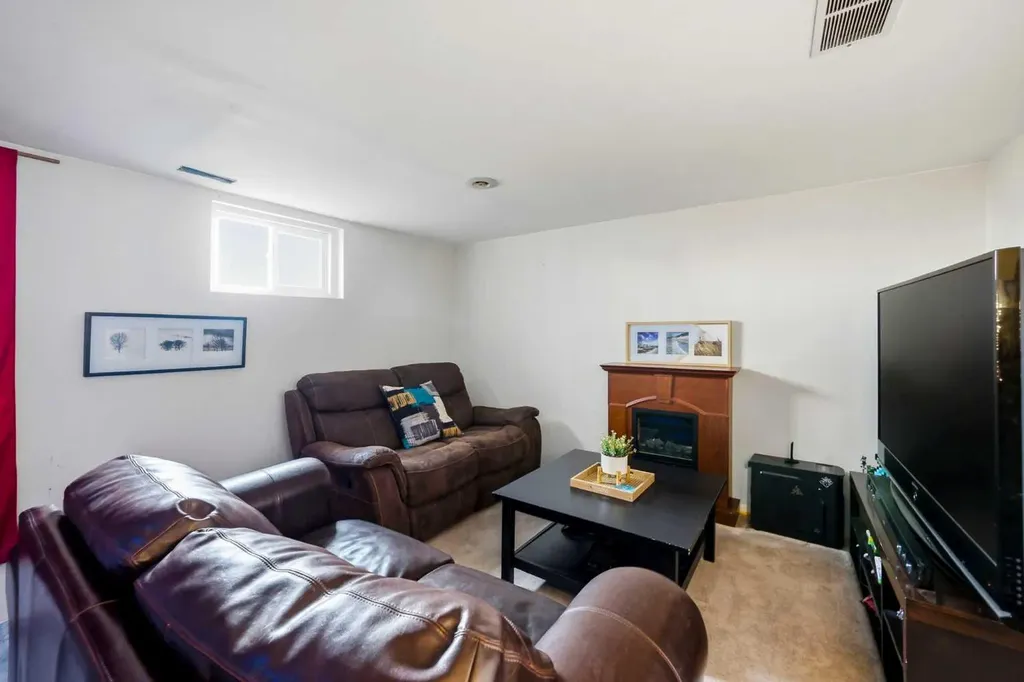 583 Killarney Glen Court SW Calgary AB T3E 7H4