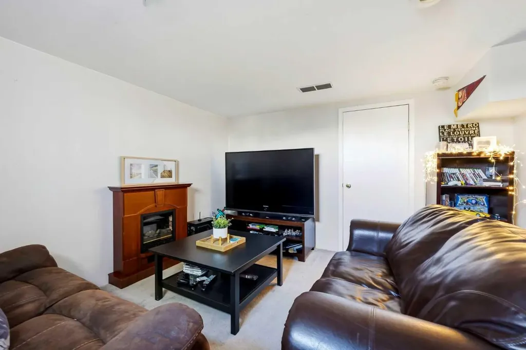 583 Killarney Glen Court SW Calgary AB T3E 7H4