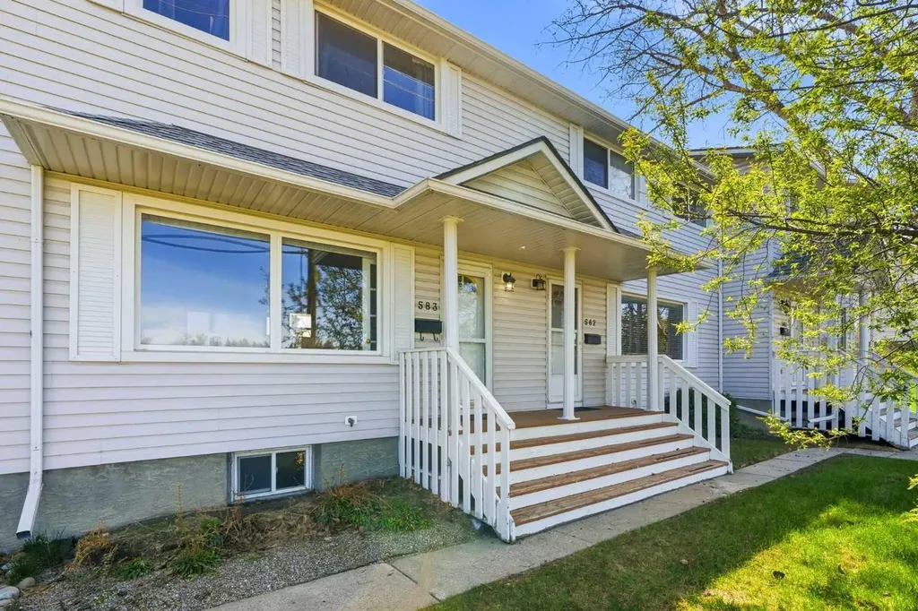 583 Killarney Glen Court SW Calgary AB T3E 7H4