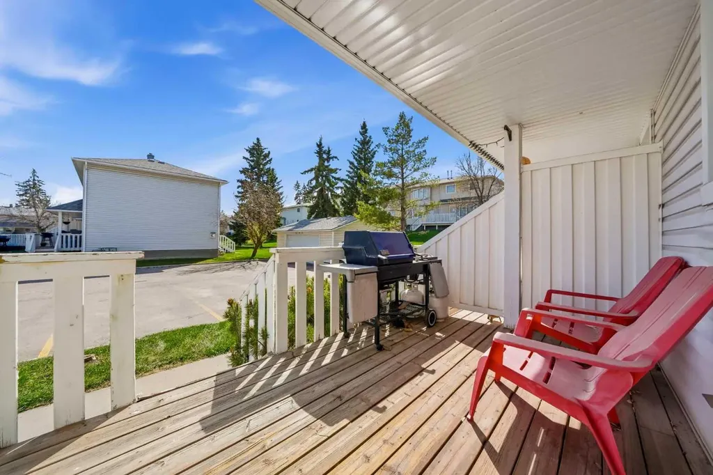 583 Killarney Glen Court SW Calgary AB T3E 7H4