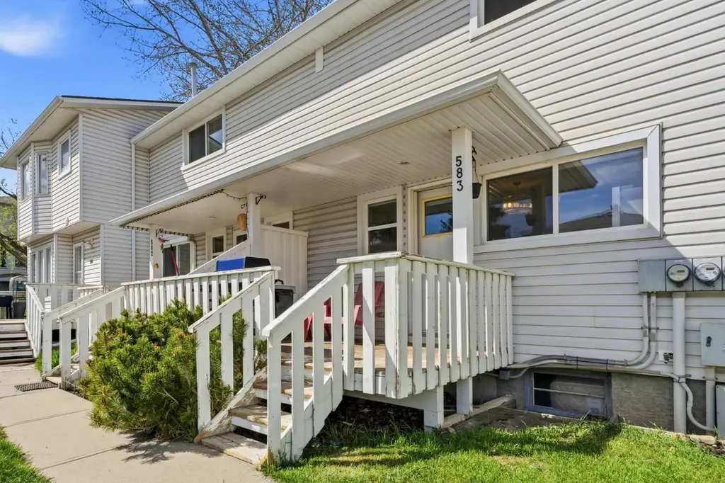 583 Killarney Glen Court SW Calgary AB T3E 7H4