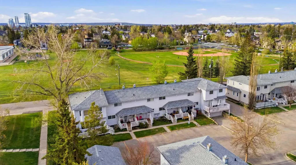 583 Killarney Glen Court SW Calgary AB T3E 7H4