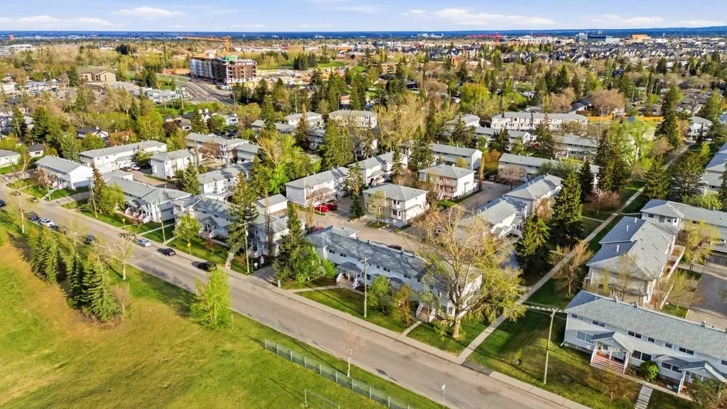 583 Killarney Glen Court SW Calgary AB T3E 7H4