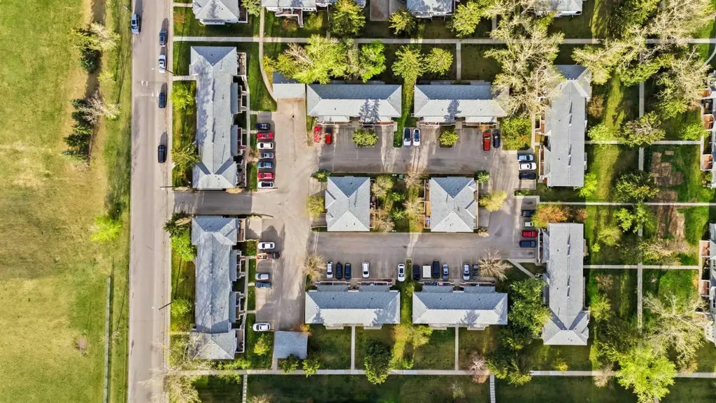 583 Killarney Glen Court SW Calgary AB T3E 7H4